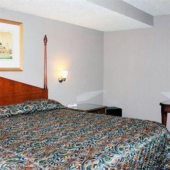 Travelodge Inn & Suites By Wyndham غرب كوفينا الغرفة الصورة