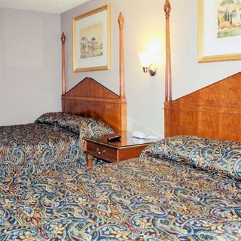 Travelodge Inn & Suites By Wyndham غرب كوفينا الغرفة الصورة